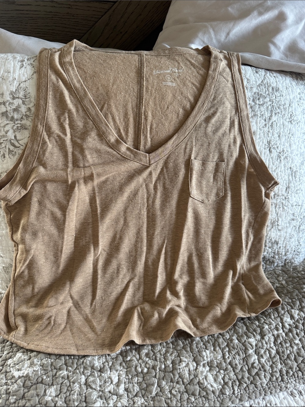 Universal Thread Cropped V-Neck Tank Top in Light Brown